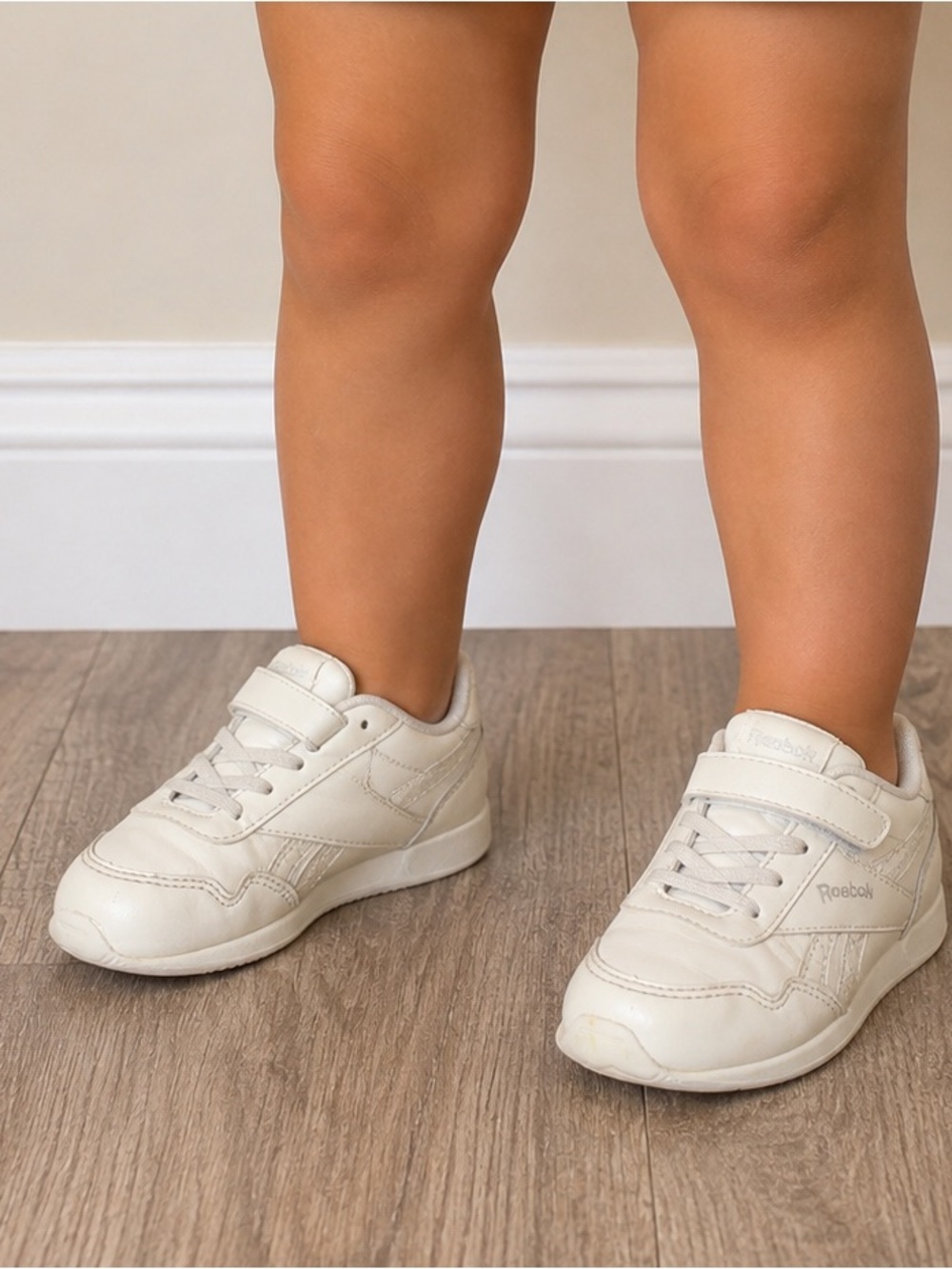 Reebok Kids White Velcro Athletic Shoes-size 8
